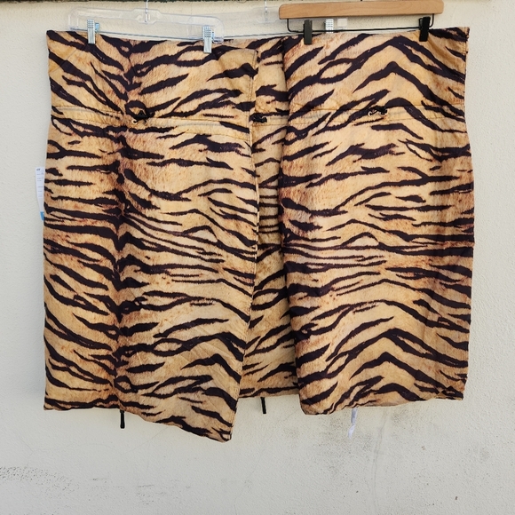 H&M Innovation Co-Exist Story Padded Recycled Nylon Tiger Stripe Skirt - Picture 7 of 10
